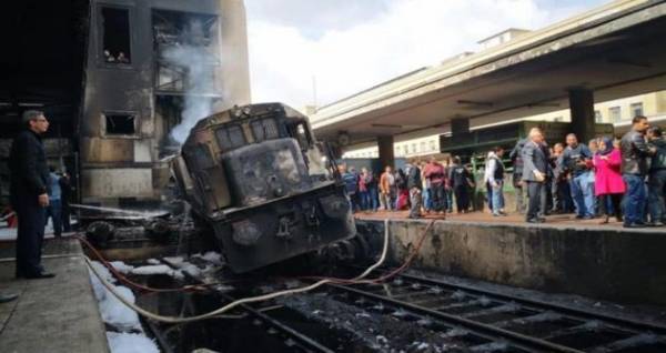 شاهد.. سائق قطار محطة مصر يكشف كواليس الحادث ويعتذر عن الاهمال!