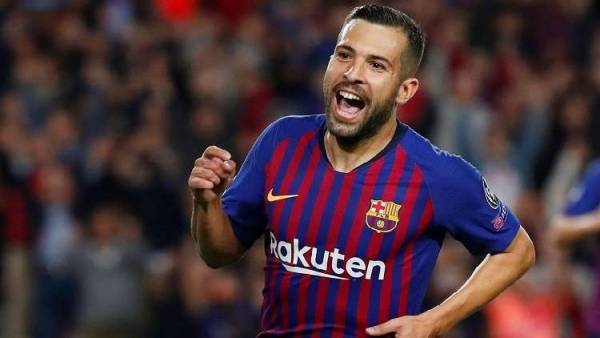 برشلونة يجدد عقد ألبا ويحصنه بشرط جزائي ضخم