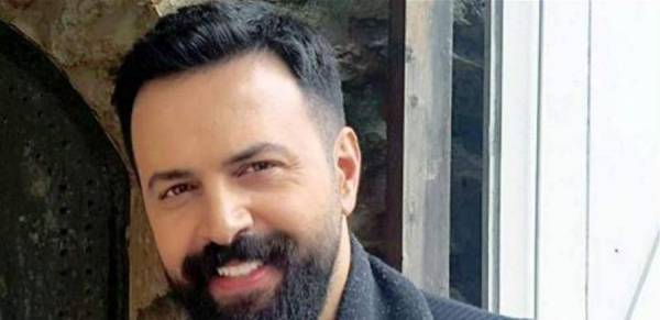 بالصورة .. تيم حسن يلتقي نجلَيه بعد غياب.. وهذا ما فعله معهما