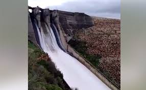 الدفاع المدني يحذر من الاقتراب من مجرى سيل سد الملك طلال