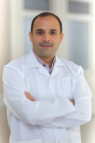 د. بلال العزام .. هل تريد أغلاق وزارة الصحة أم كرسي النقيب ..؟؟