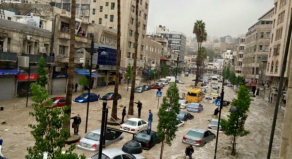 نقابة تجار الألبسة تحمل أمانة عمان المسؤولية وتطالب بالتعويض