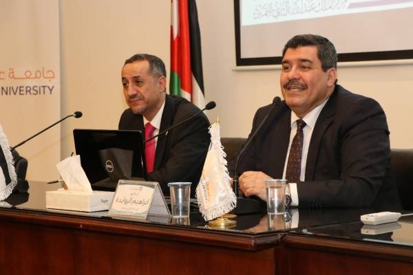 الدكتور الروابدة يحاضر في عمان العربيةحول معاييرالتميز