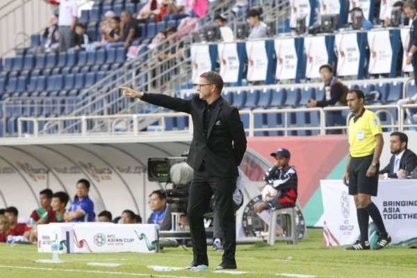 مدرب المنتخب يرصد المحترفين الأردنيين بالكويت