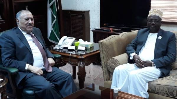 الزبن يبحث مع رئيس البرلمان الاتحادي في جزر القمر سبل تعزيز التعاون الصحي