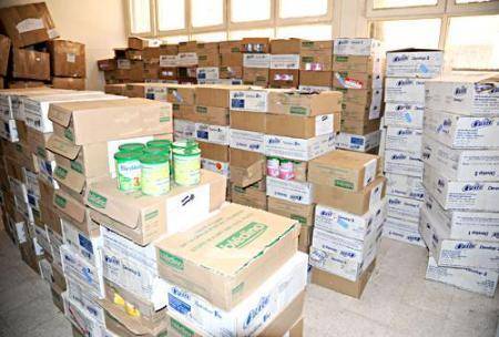 توزيع مساعدات على أسر داهمتها مياه الأمطار في مأدبا