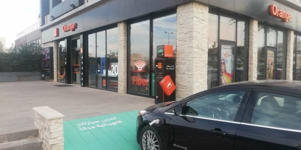 Orange الأردن تدشّن محطتين لشحن السيارات الكهربائية