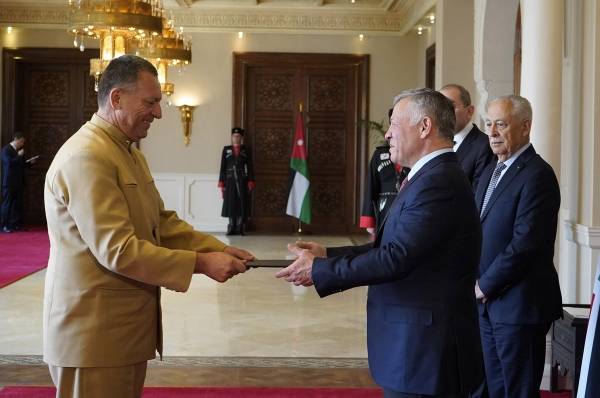 الملك يتقبل أوراق اعتماد عدد من السفراء