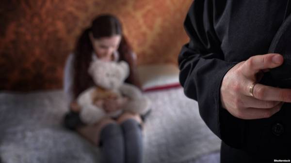 تفاصيل مروعة .. اب مصري يغتصب ويعاشر بناته الثلاثة معاشرة الأزواج والقضاء يصدر حكمه!