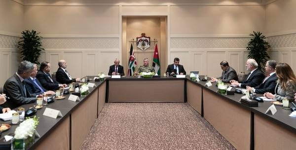 الملك هدفنا الرئيسي هو مواجهة التحدي الاقتصادي والحد من الفقر والبطال