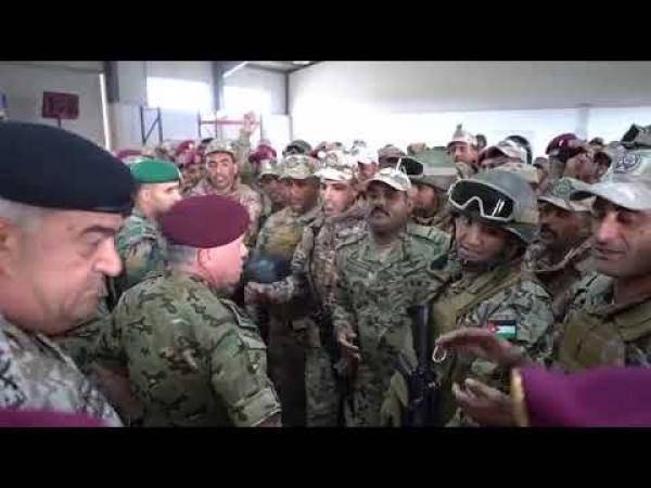 الملك في زيارة مفاجئة لاحدى وحدات الجيش العربي (فيديو)