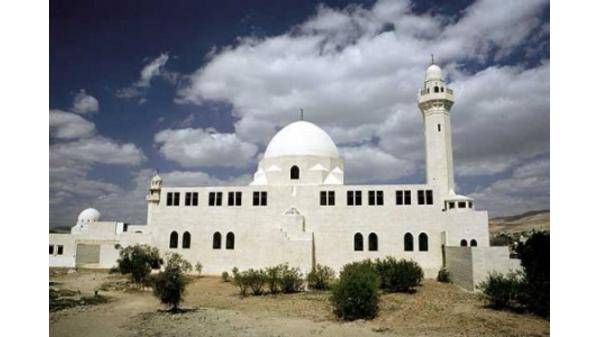 في حادثة غريبة .. مشاجرة بين خطيبين كادت ان تلغي صلاة الجمعة