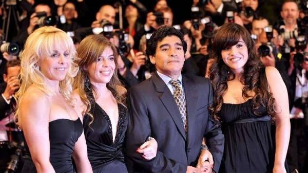 ظهور 3 أبناء جدد لمارادونا.. وعلى وشك تكوين فريق كرة القدم