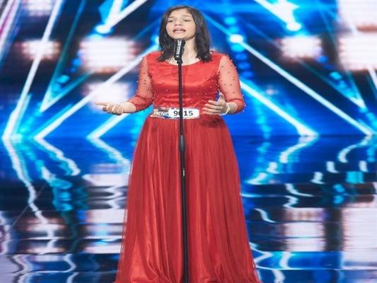 حفيدة أم كلثوم تخطف الأضواء في أحد برامج اكتشاف المواهب ..