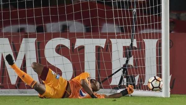 حارس ينقذ مرماه 3 مرات في ثانيتين  شاهد الفيديو