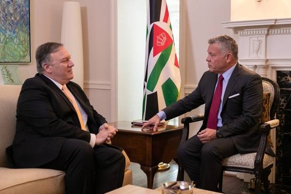 الملك يلتقي مايك بومبيو