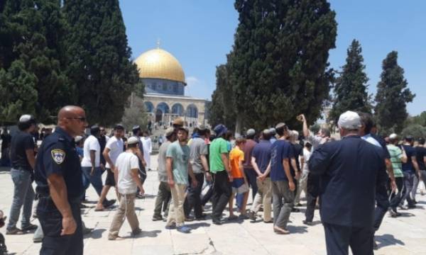 أكثر من (40) مستوطن يهودي يقتحمون الاقصى