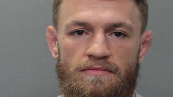 اعتقال المقاتل الإيرلندي ماكغريغور في الولايات المتحدة