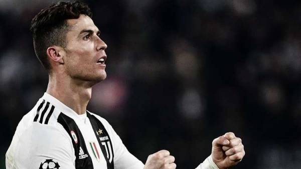 رونالدو يقترب من نيل لقب هداف كوكب الأرض.. وميسي قد يقلب الموازين