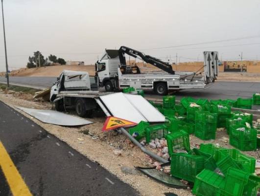 وفاة واصابة بحادث تصادم على الطريق الصحراوي