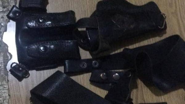 مداهمة مطلوب خطير في معان وضبط سلاحين ومخدرات