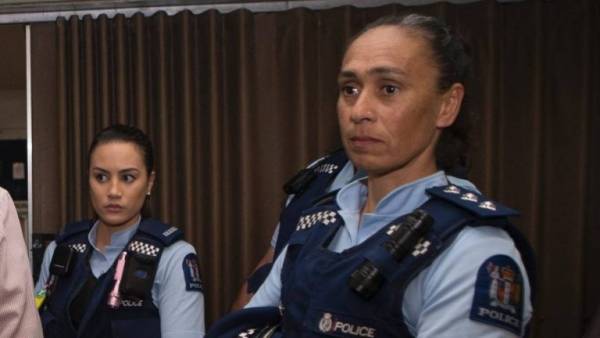 ما لا تعرفه عن الضابطة النيوزيلندية التي بكت تعاطفًا مع ضحايا الهجوم الإرهابي ..(تفاصيل)