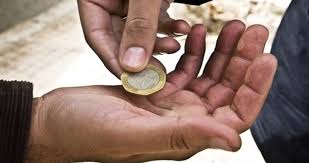 ضبط متسول بالغ بحوزته (323) دينار