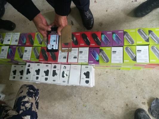 الجمارك الأردنية تحبط تهريب سجائر الكترونية (صـور)