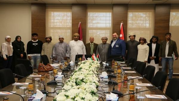 الملحق الثقافي العماني يلتقي الطلبة العمانيين الدارسين في الشرق الأوسط