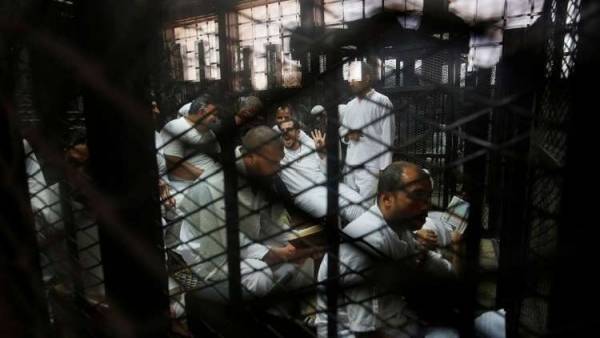 سجن متهمي فض اعتصام النهضة وتغريمهم ملايين الجنيهات