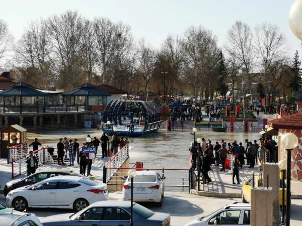 صورة تفطر القلوب.. أطفال عبارة دجلة جثث هامدة