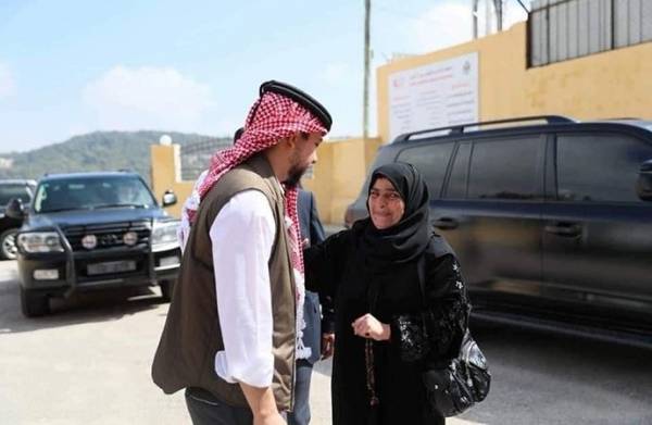 الحكومة تتواصل مع والدة الشهيد العجارمة