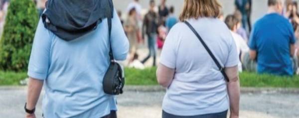 الأصدقاء عامل مساعد على البدانة