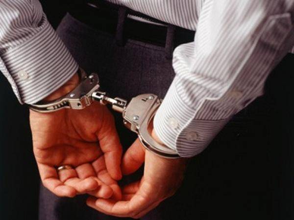 البحث الجنائي يلقي القبض على شخص من جنسية عربية قام بسرقة مبلغ ٤٧٠٠ دينار في احدى مناطق البادية الوسطى.