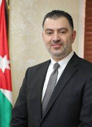 رئيس ديوان الخدمة المدنية البطاينة  يعلم  المسؤولين الحكوميين درساً بتبرعه بثلاث رواتب  للغارمات