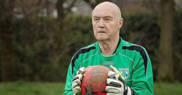 حارس المرمى المسن.. على أعتاب ال80 عاما ولا ينوي التوقف