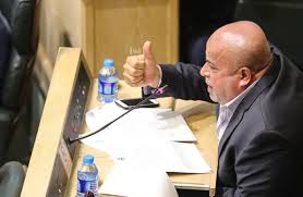 فيسبوك يحظر صفحات خليل عطية بسبب الشهيد ابو ليلى