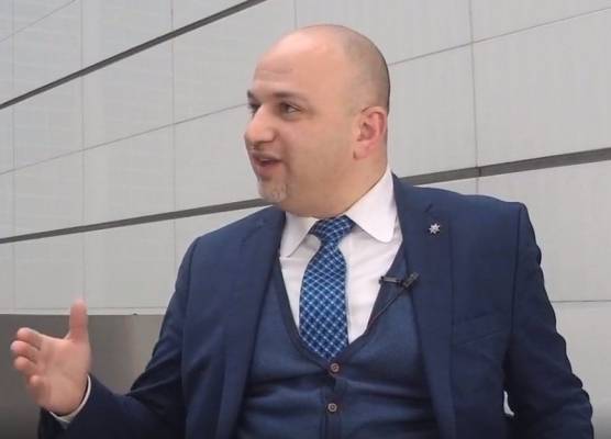 نائبان حاولا الإعتداء على الغرايبة ثم وقعا مذكرة لحجب الثقة