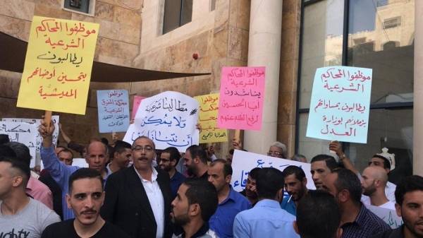 الجعافرة يكشف تفاصيل قمع دائرة قاضي القضاة للموظفين !!