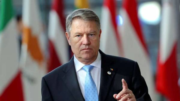 رئيس رومانيا مهاجما رئيسة وزرائه: أنا من يقرر نقل السفارة للقدس!