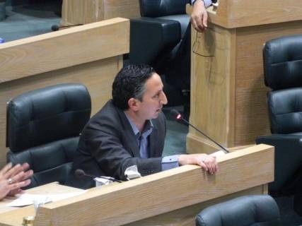 أبو رمان يطالب بالغاء الفوائد عن قروض الغارمات