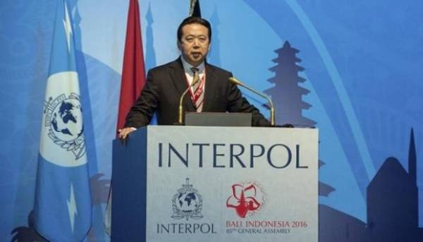 الصين تطرد رئيس الانتربول السابق !!