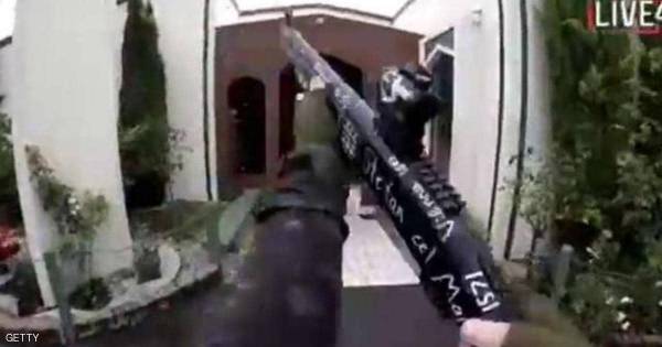 مداهمة للشرطة بقضية مذبحة المسجدين.. والعثور على رجل مقتول