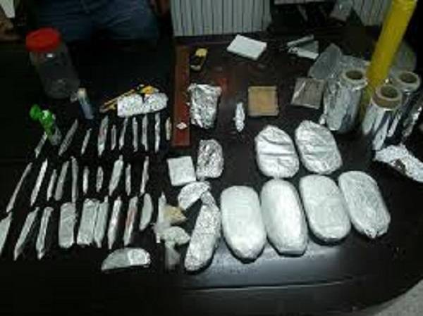 ضبط كمية كبيرة من المواد المخدرة ومروجيها بالزهور وسحاب