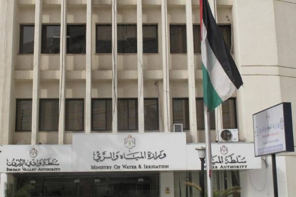 وزير المياه والري يستعرض مع مدير عام الوكالة الامريكية للتنمية التحديات المائية