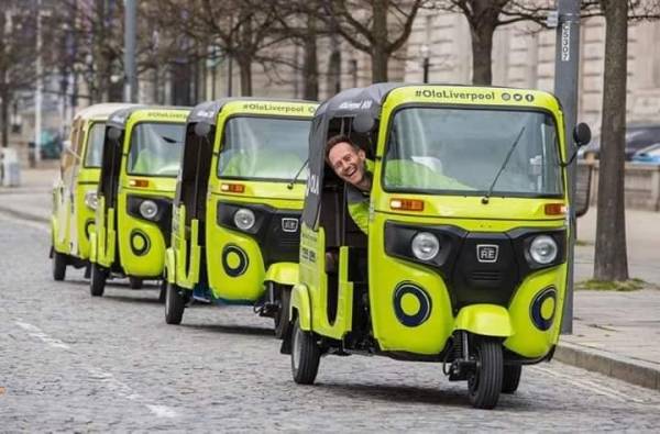 بالصور قصة التوك توك الذي غزا شوارع ليفربول