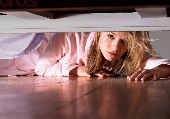 وجد ما لا يتصوره بشر تحت سريره