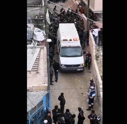 بالفيديو .. لحظة خروج سيارة الإسعاف بجثمان الطفلة نبال