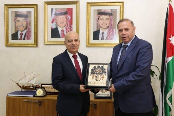 عمان العربية تكرم الأستاذ الدكتور أحمد نصيرات