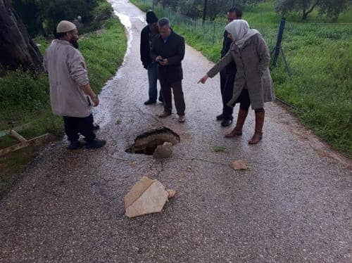 شاهد بالصور ..إنهيار مغارة قديمة بمنطقة زي بالسلط
